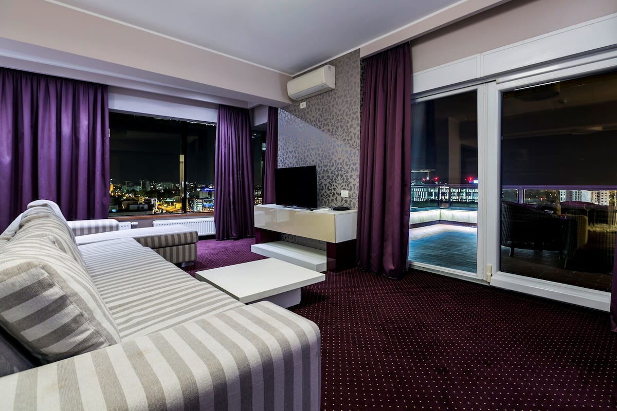 Penthouse Apartment | 1 bedroom, in-room safe, iron/ironing board, free WiFi