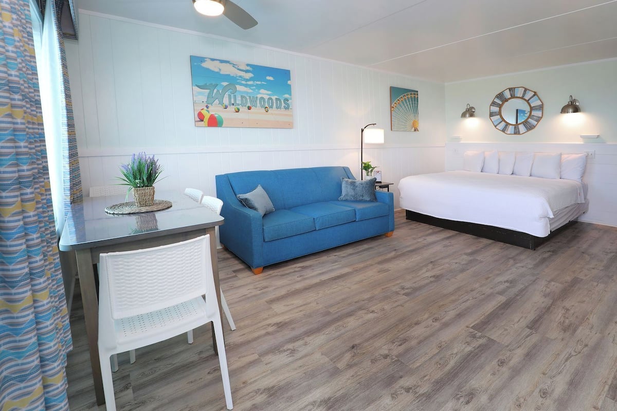 Free WiFi, bed sheets