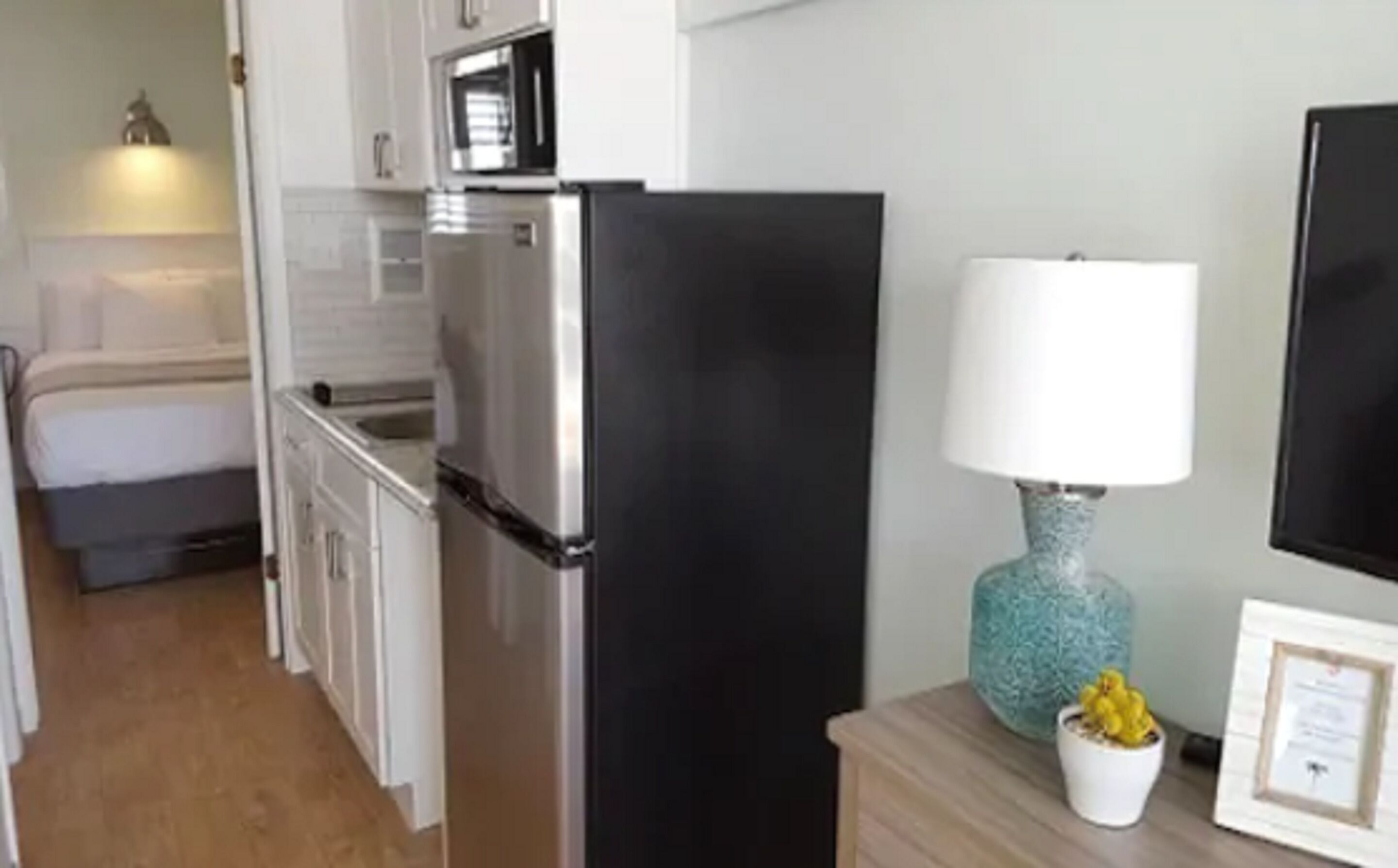 family suite, 1 bedroom, kitchenette, partial ocean view | private kitchenette | fridge, microwave, coffee/tea maker