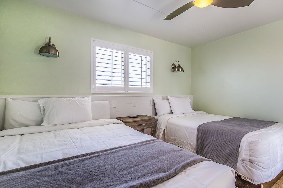 Suite básica, 1 habitación, vista parcial al océano | 1 habitación, wifi gratis y ropa de cama