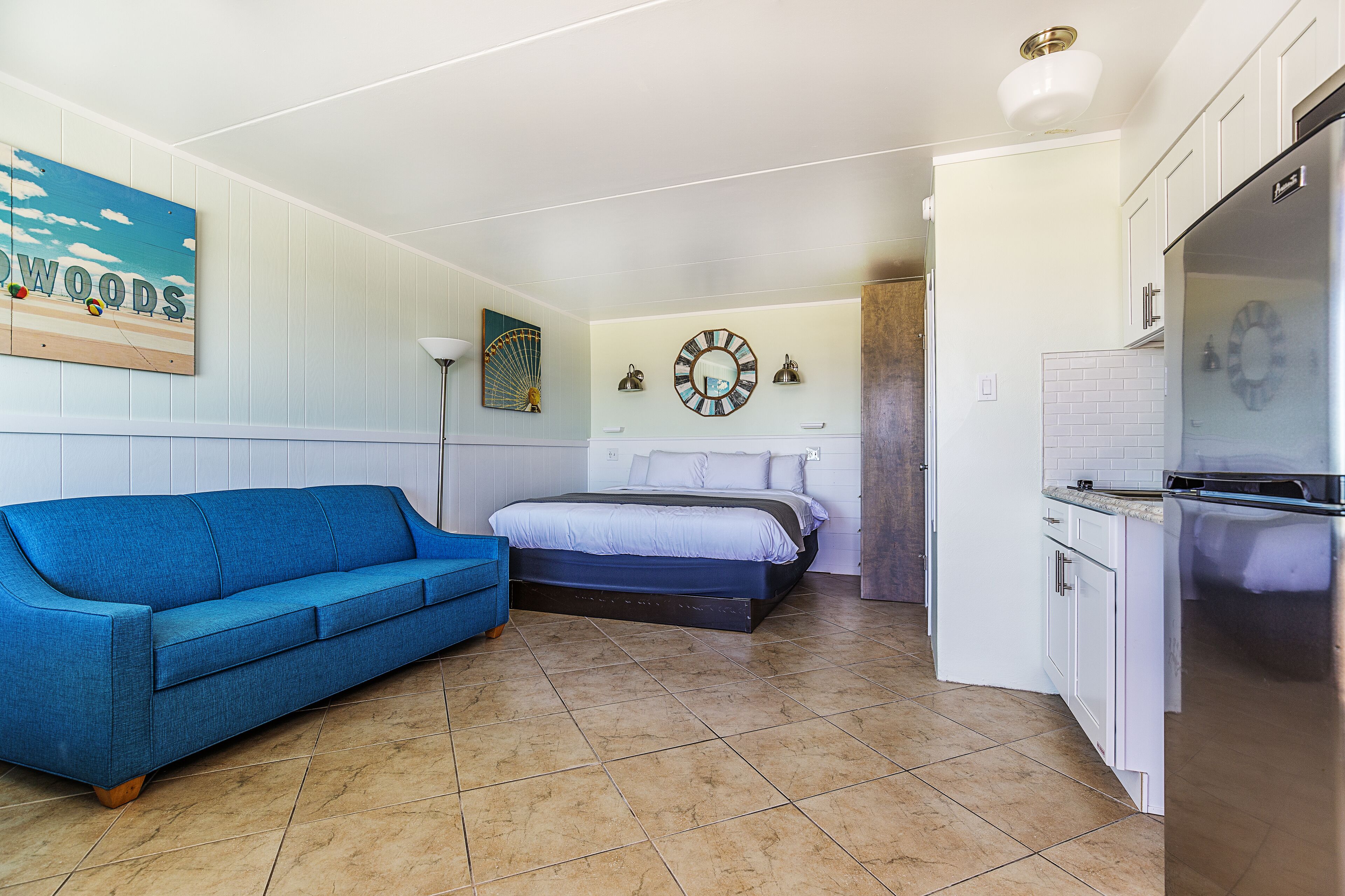 basic studio, 1 king bed with sofa bed, kitchenette | living area | tv