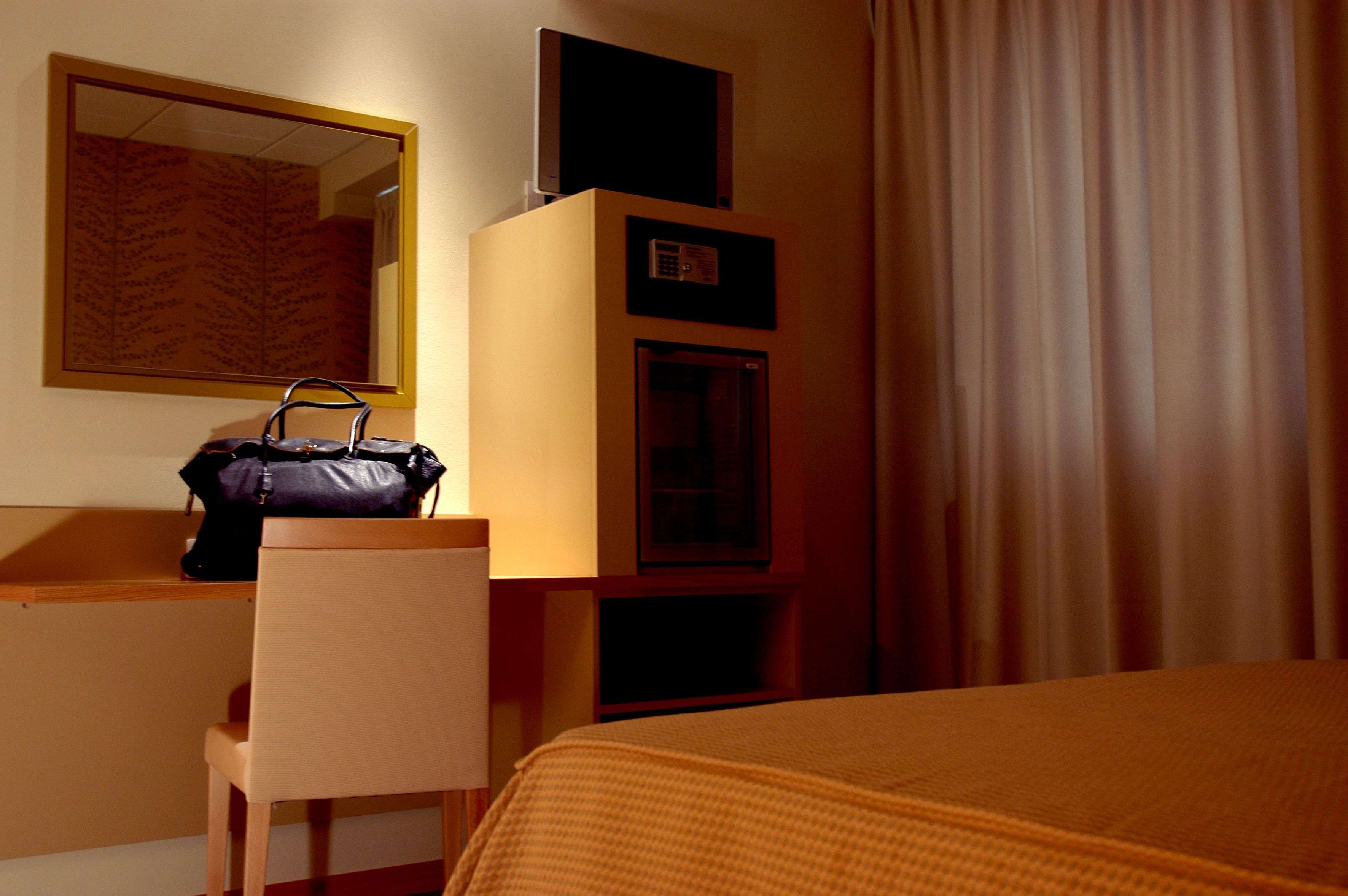 standard single room | minibar, in-room safe, desk, blackout curtains