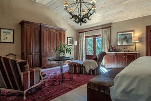 Luxury Suite (2)