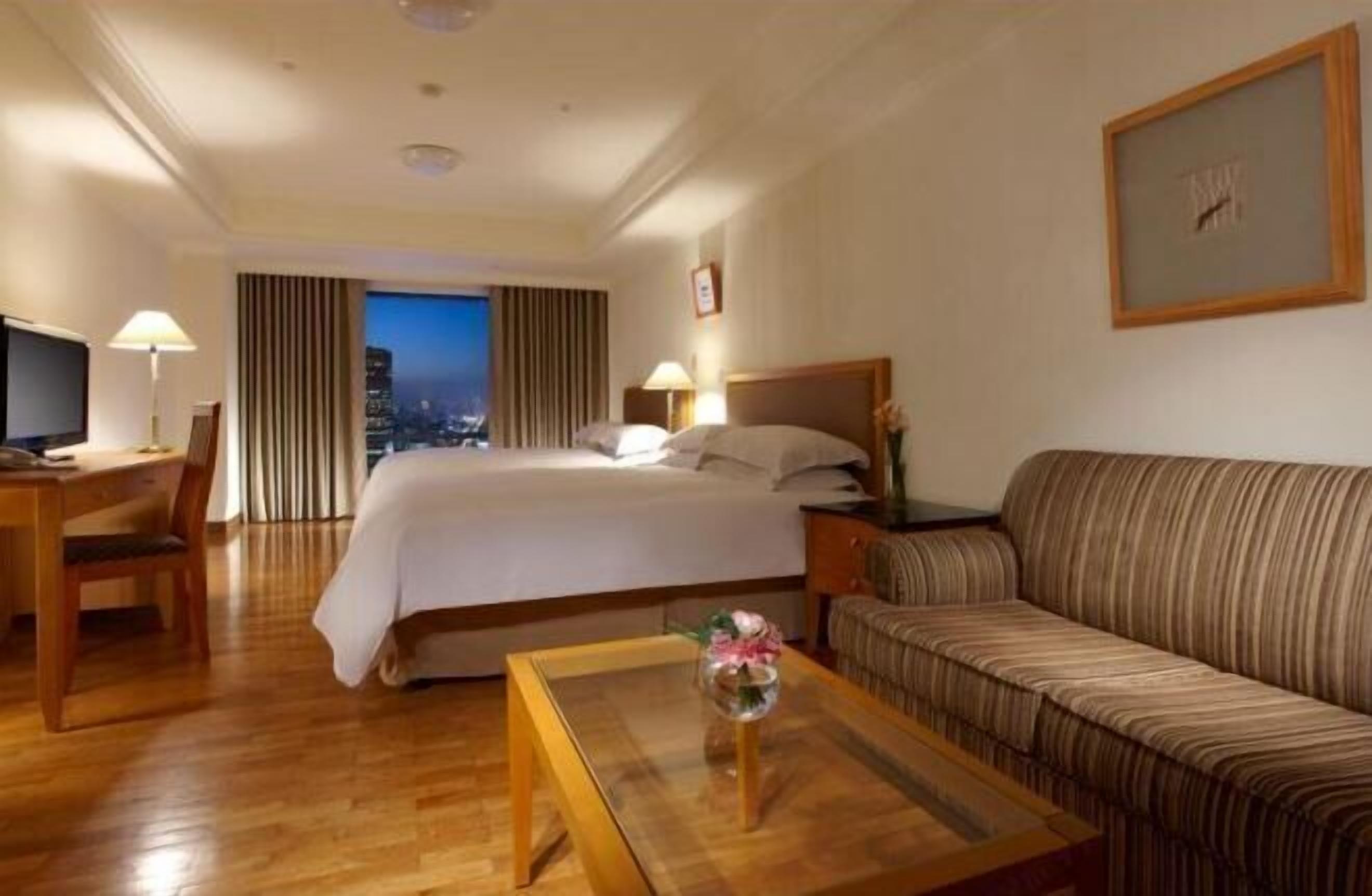 Desk, laptop workspace, soundproofing, free cribs/infant beds