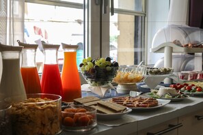 Frokostbuffé hver dag (EUR 6 per person)