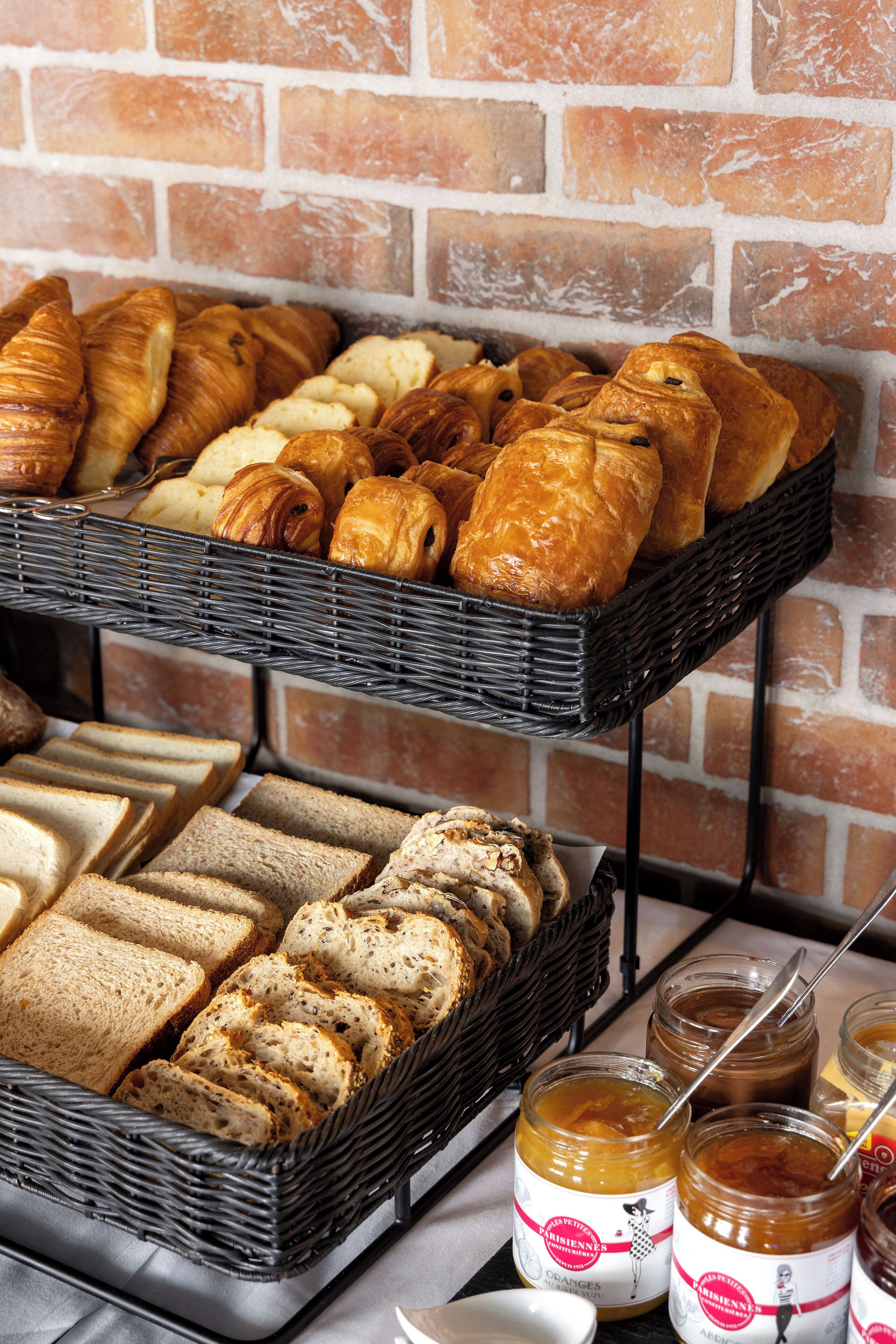 Daily buffet breakfast for a fee