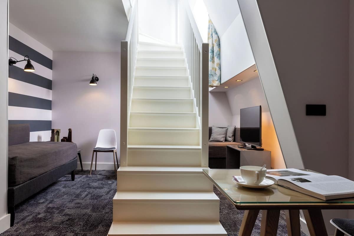 Vierbettzimmer | Hochwertige Bettwaren, Minibar, Zimmersafe, individuell dekoriert