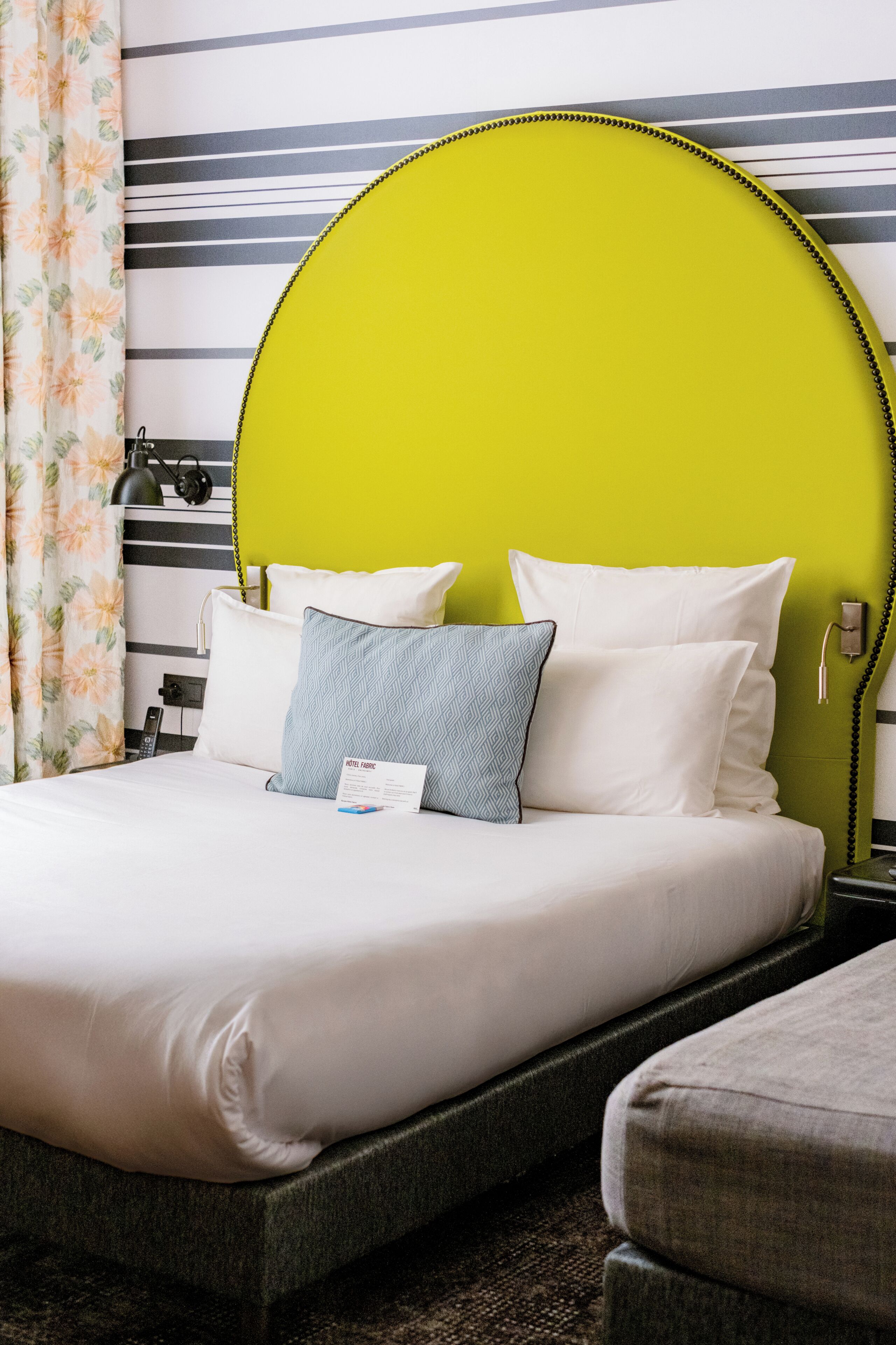 Ropa de cama de alta calidad y minibar 