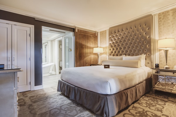 Hochwertige Bettwaren, Daunenbettdecken, Pillowtop-Betten, Zimmersafe