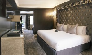 Suite, 1 kingsize-seng med sovesofa, gårdsplassområde | Sengetøy av topp kvalitet, dundyner og senger med overmadrass