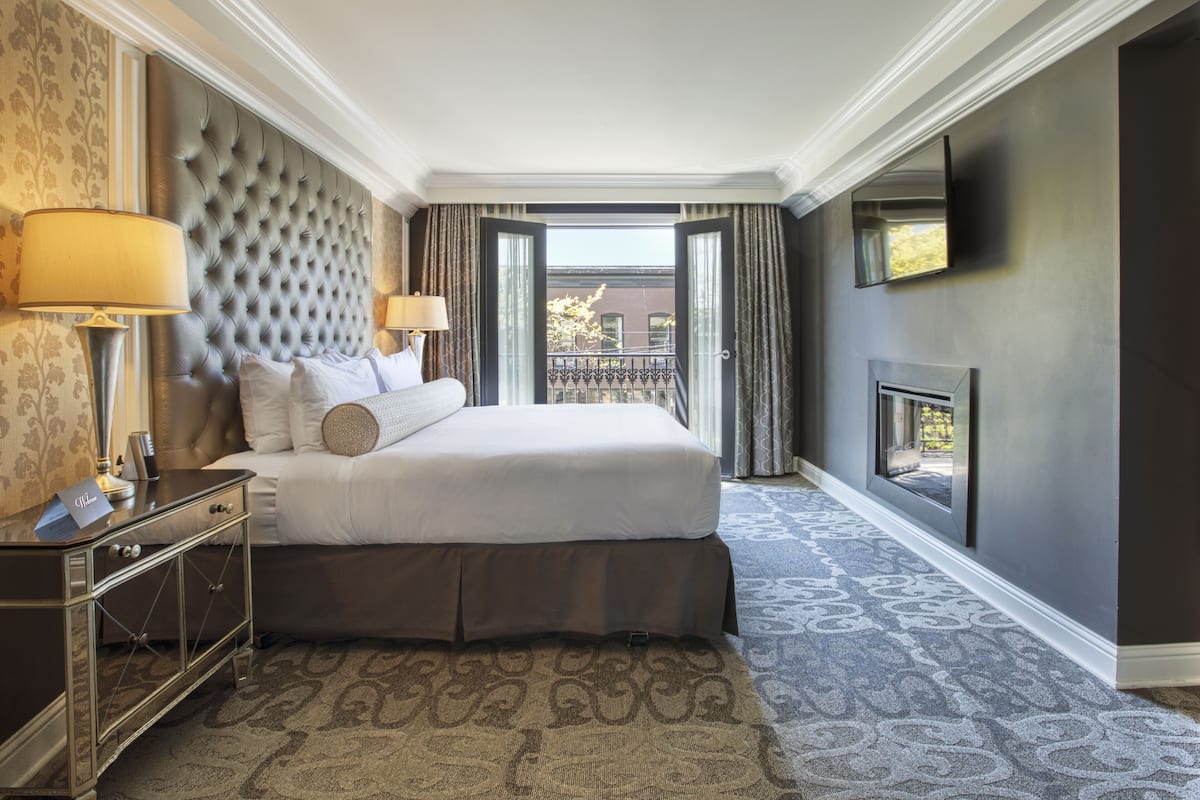 Suite Luxury | 1 camera, biancheria da letto di alta qualità, copriletto in piuma