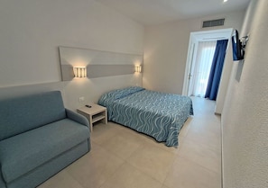Superior Triple Room | 1 bedroom, minibar, in-room safe, desk