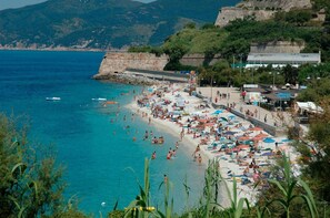 Private beach nearby, sun-loungers, beach umbrellas, beach towels - Hotel Crystal & Residence (Portoferraio)