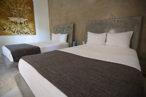 Quarto superior, 2 camas de casal | Wi-Fi de cortesia, roupa de cama
