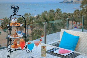 Rooftop terrace - Wave Hotel Pattaya (Pattaya)