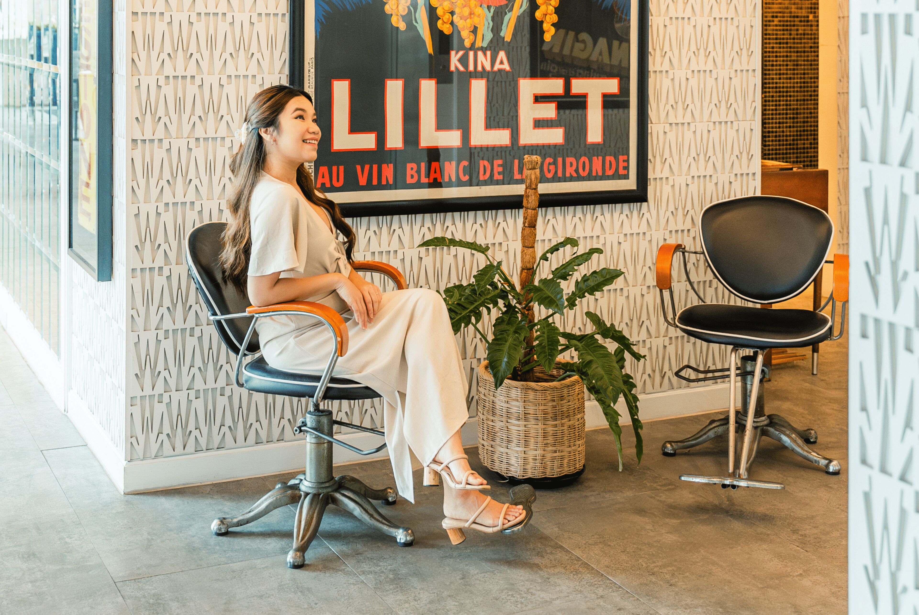 42-inch lcd tv with satellite channels, tv