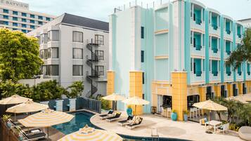 Outdoor pool, pool loungers