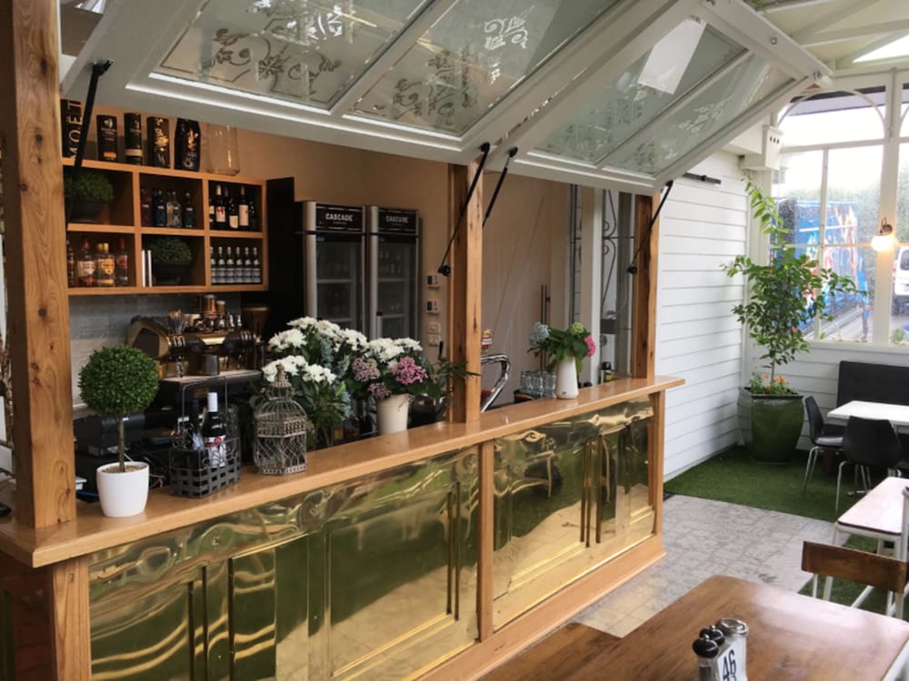 Oscar's Hotel & Cafe Bar by null