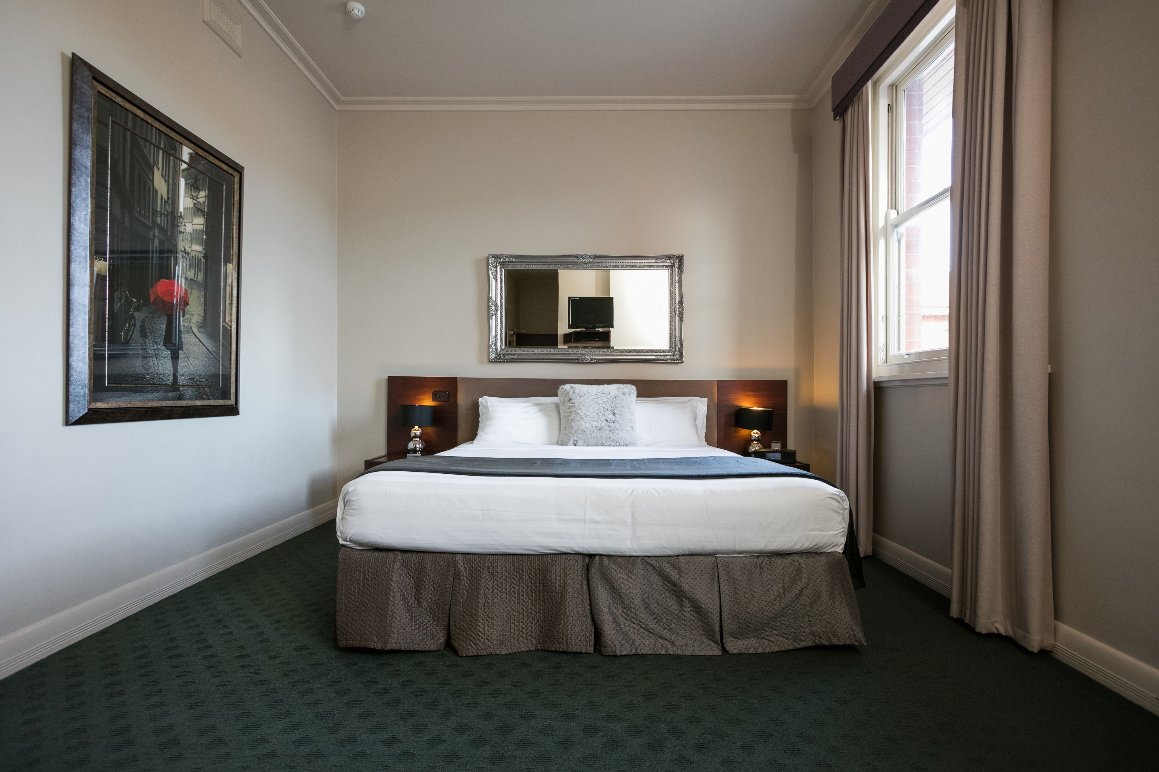 deluxe room, bathtub | minibar, desk, iron/ironing board, rollaway beds