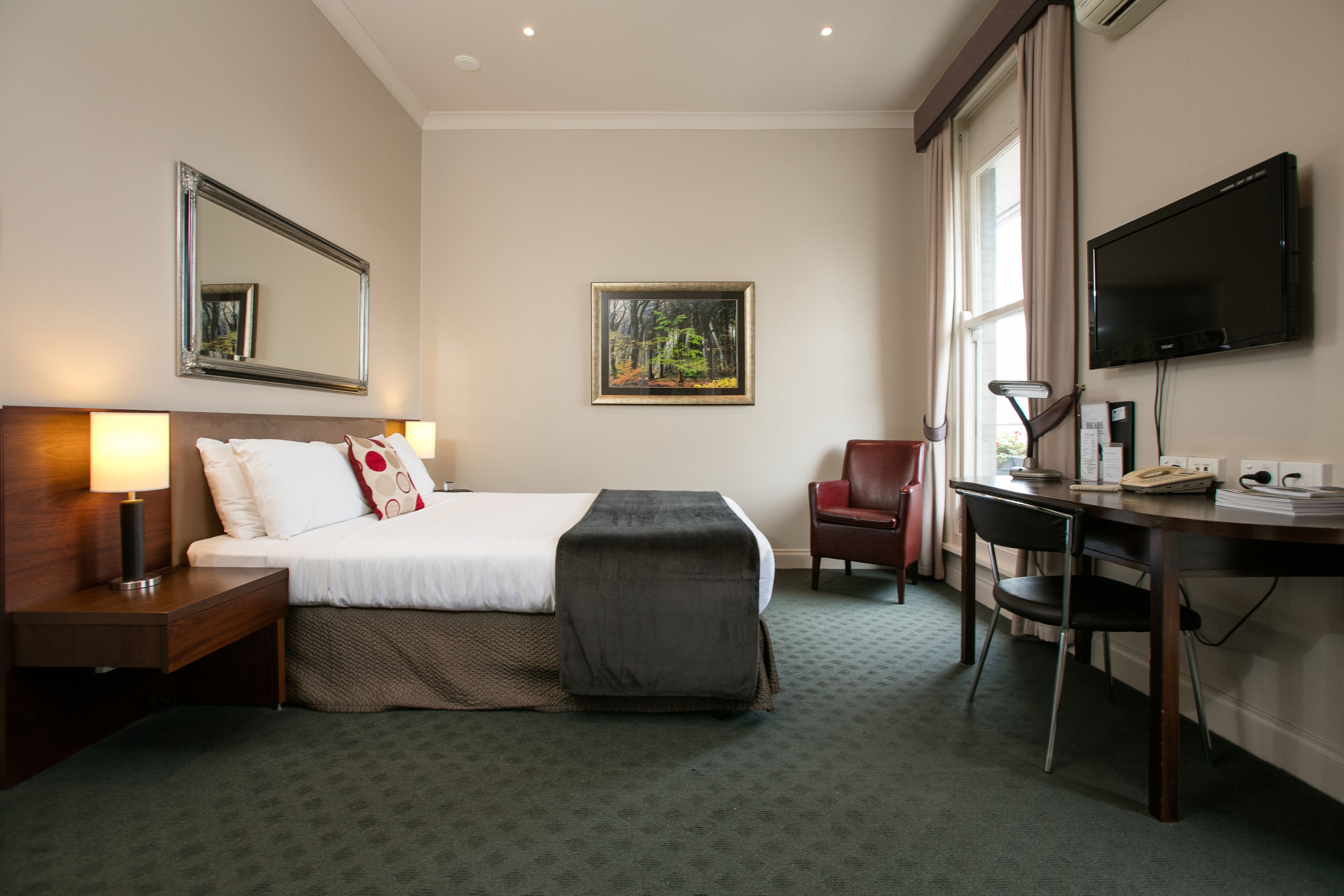 Executive-sviitti | Minibaari, työpöytä, silitysrauta/-lauta, lisävuoteet