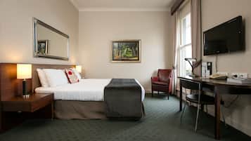 Executive-Suite | Minibar, Schreibtisch, Bügeleisen/Bügelbrett, Zustellbetten