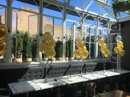 Breakfast, lunch, dinner served; Regional cuisine