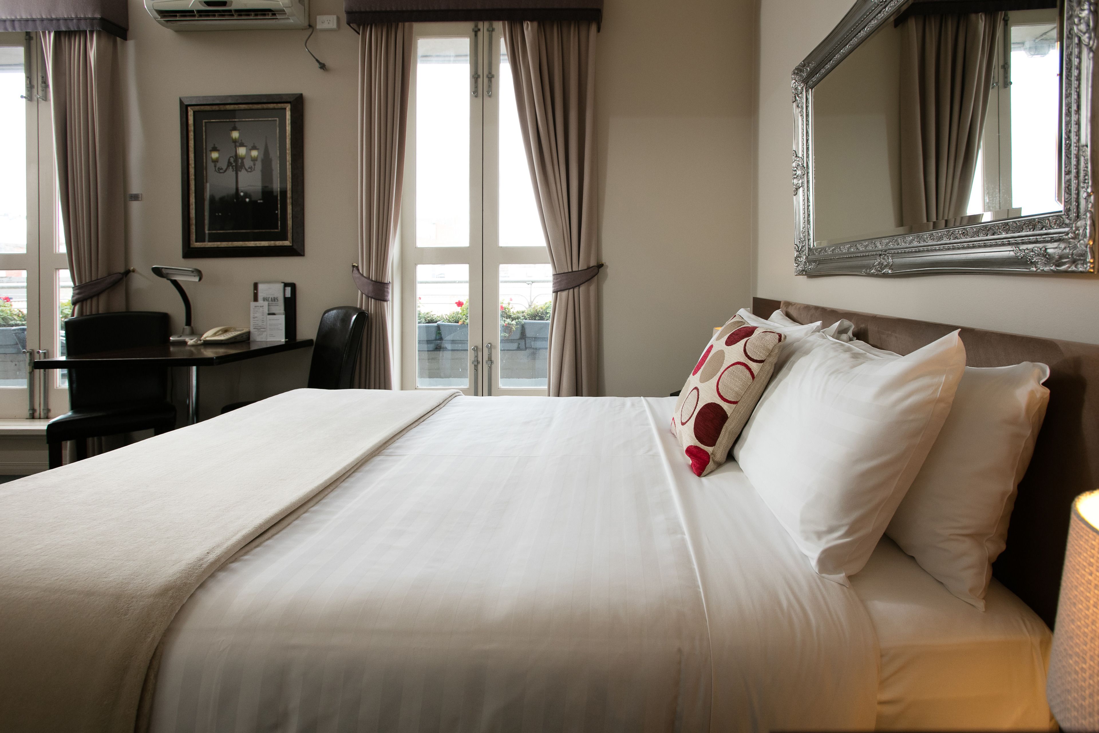deluxe room | minibar, desk, iron/ironing board, rollaway beds
