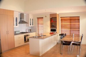 Großer Kühlschrank