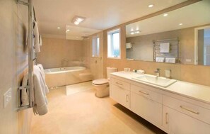 Upstairs at Plantation | Bathroom | Hair dryer, bathrobes, towels - Plantation House (Rye)