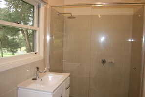 Bathroom - Quamby Homestead (Woolsthorpe)