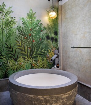 Kamar Keluarga (Connecting Room) | Kamar mandi | Perlengkapan mandi gratis, pengering rambut, sandal, dan kloset