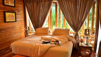 Deluxe Room | Minibar, in-room safe, free WiFi