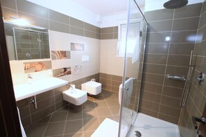 Bathroom - White Dream (Tirana)