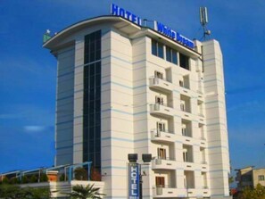 Exterior - White Dream (Tirana)