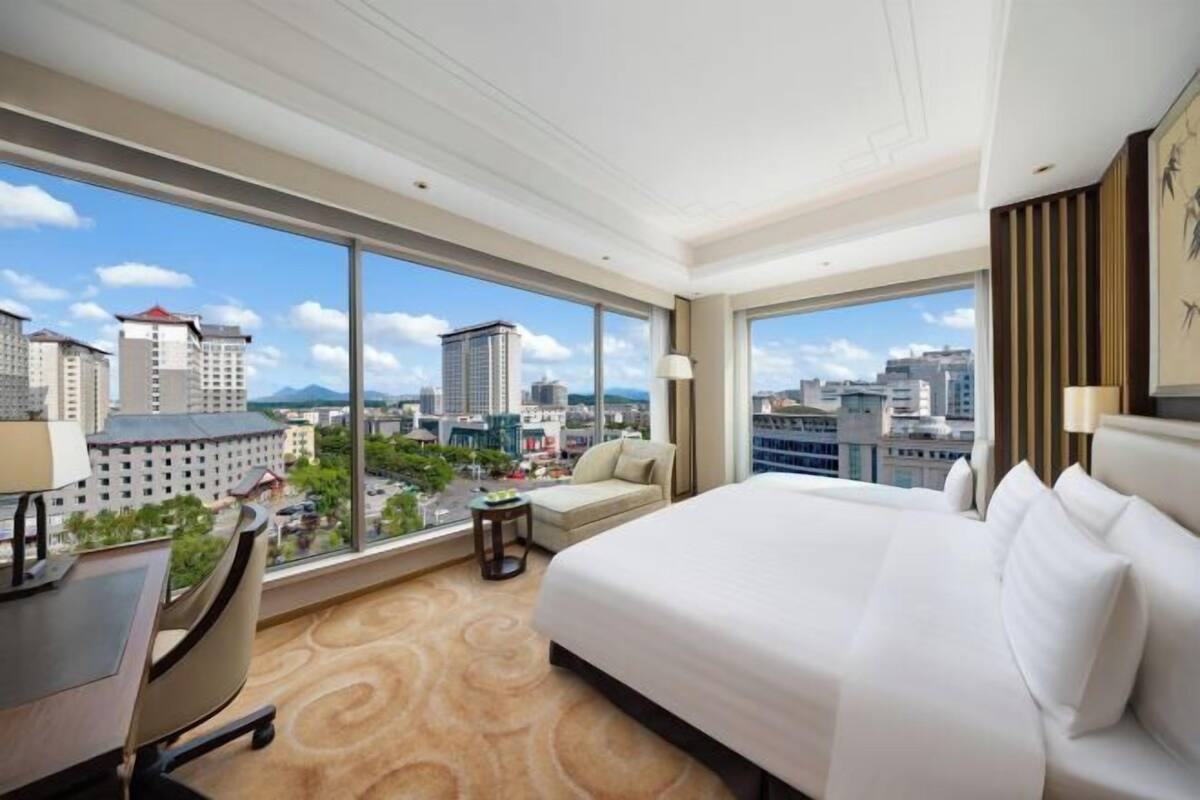 Premium bedding, minibar, in-room safe, desk