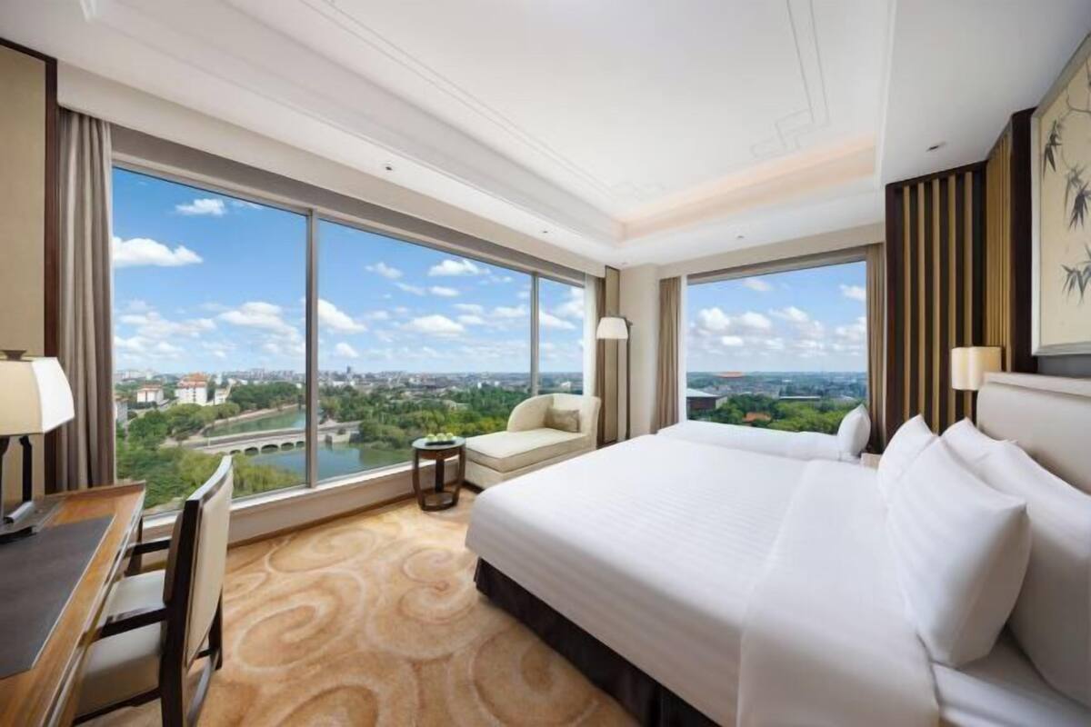 Premium bedding, minibar, in-room safe, desk