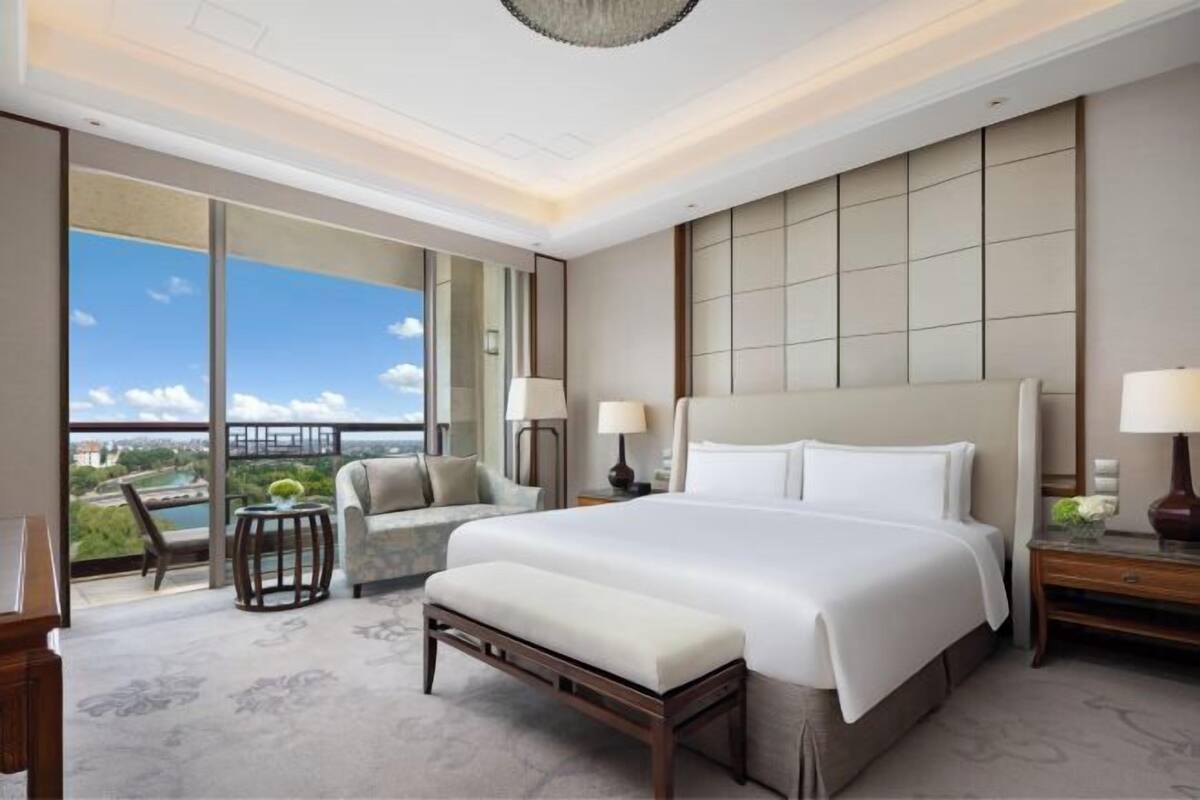 Premium bedding, minibar, in-room safe, desk