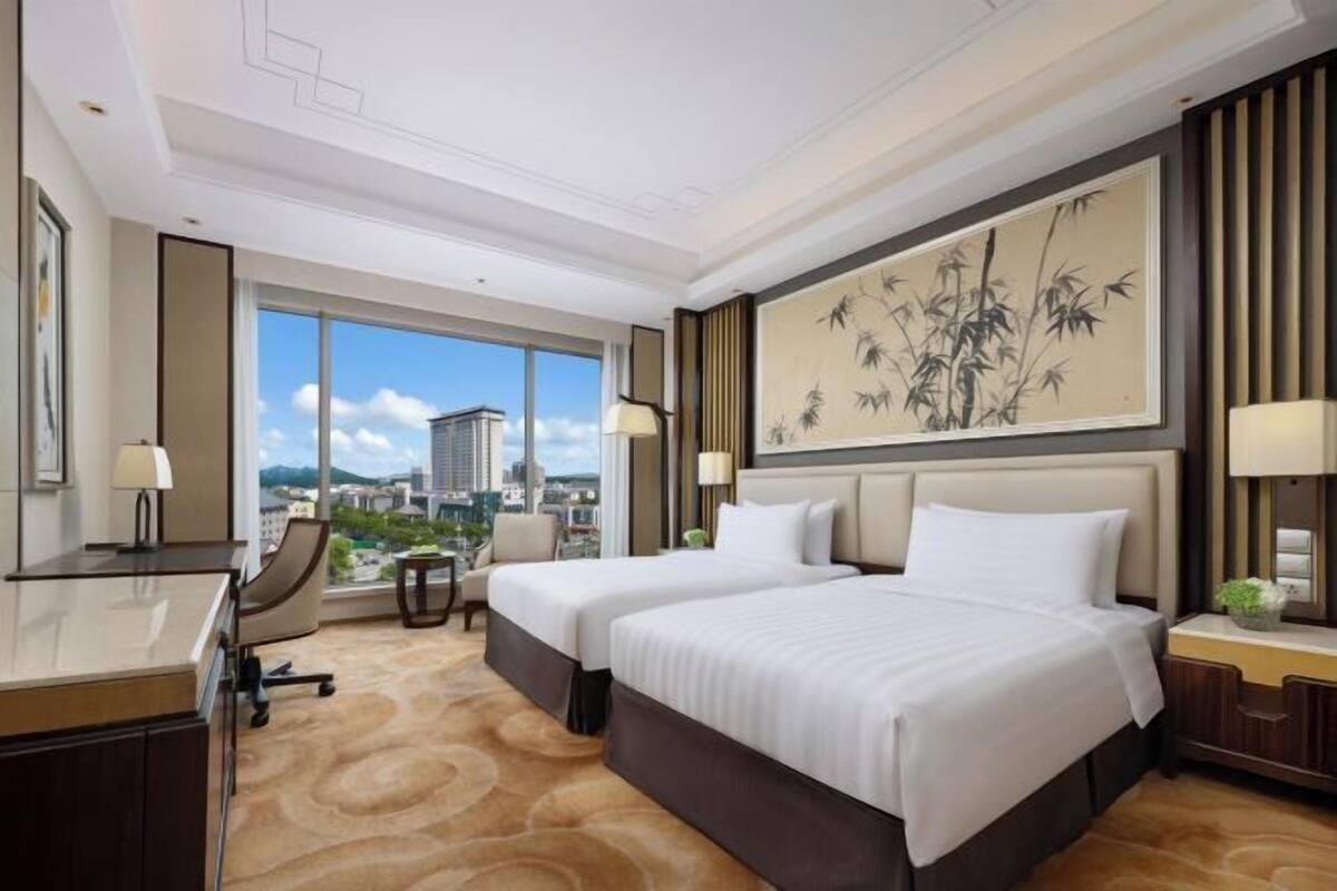 Premium bedding, minibar, in-room safe, desk