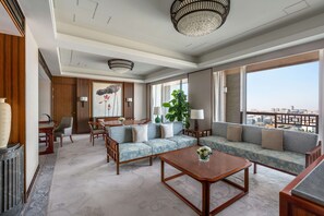 Premium bedding, minibar, in-room safe, desk - Shangri-La Qufu (Jining)