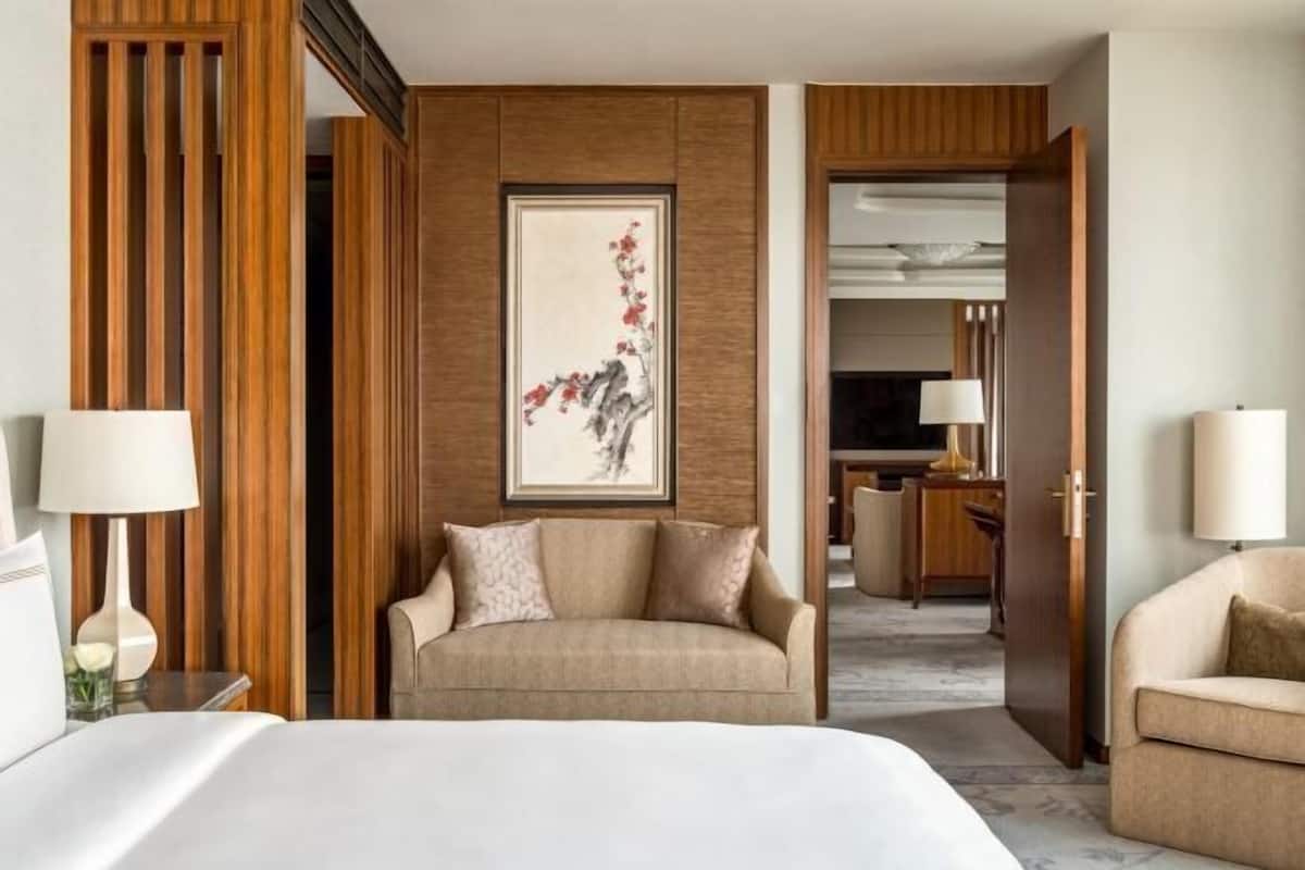 Premium bedding, minibar, in-room safe, desk