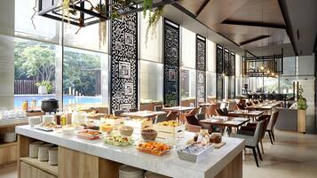 Café da manhã com buffet todos os dias mediante uma taxa