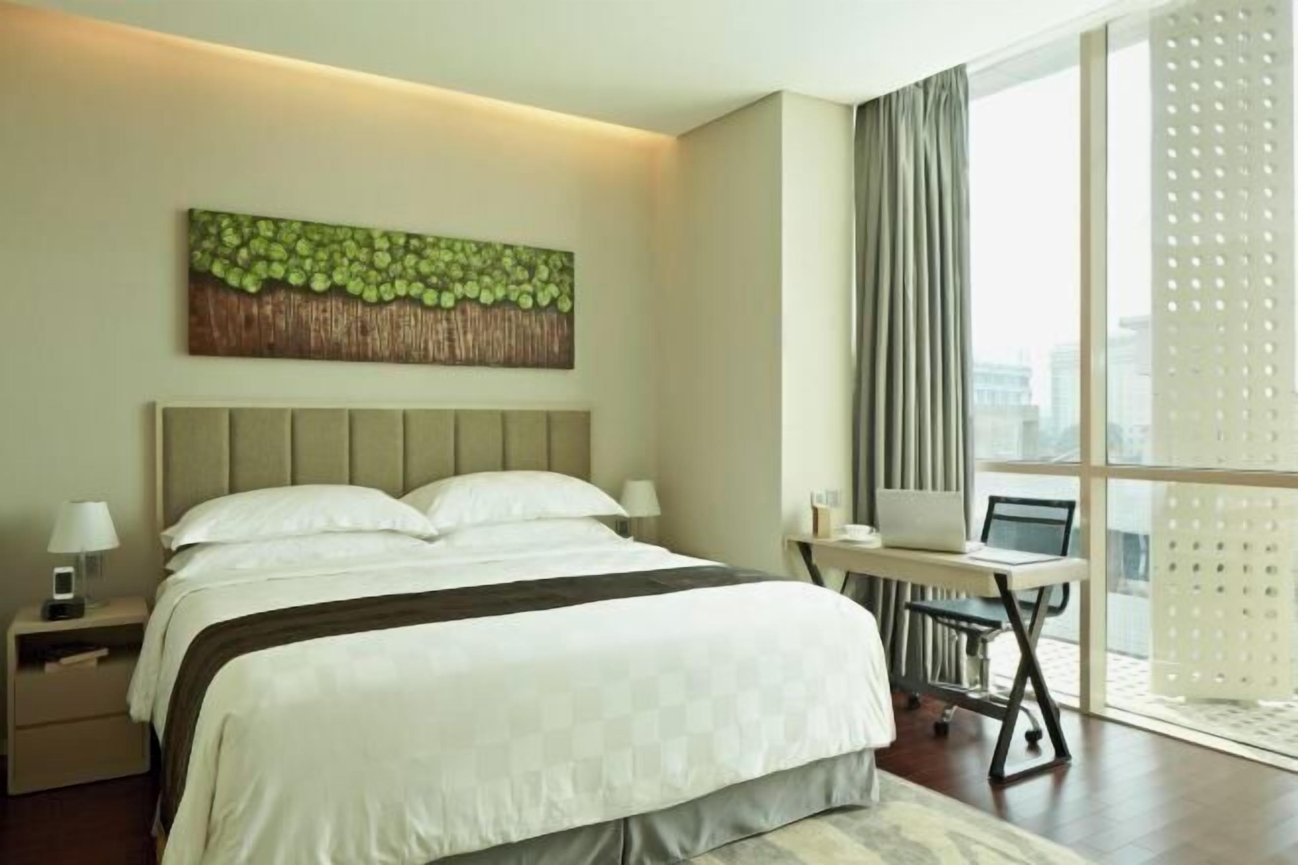 Hypo-allergenic bedding, down comforters, in-room safe