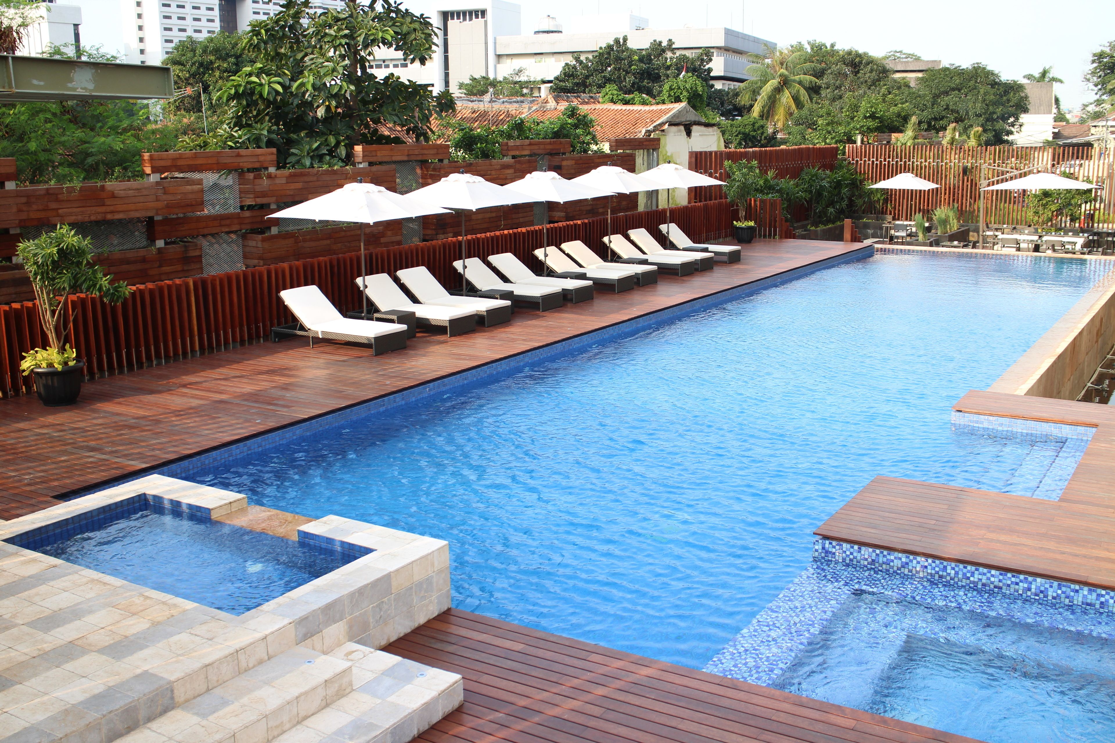 Kolam renang outdoor