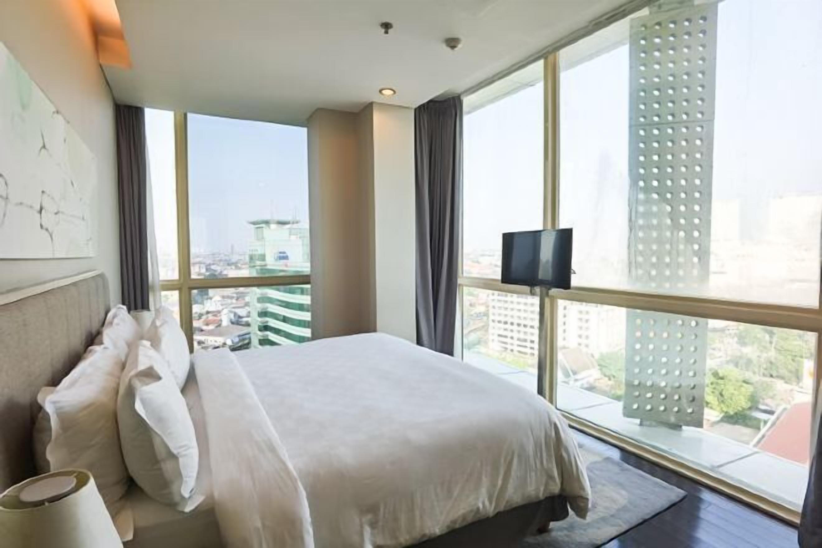 Hypo-allergenic bedding, down duvets, in-room safe