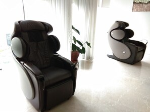 カップル用トリートメントルーム、ボディ トリートメント、アロマテラピー、ボディスクラブ、フェイシャル トリートメント、リフレクソロジー