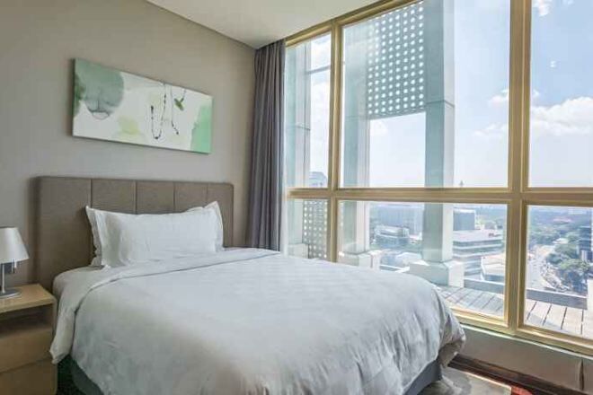 Hypo-allergenic bedding, down comforters, in-room safe