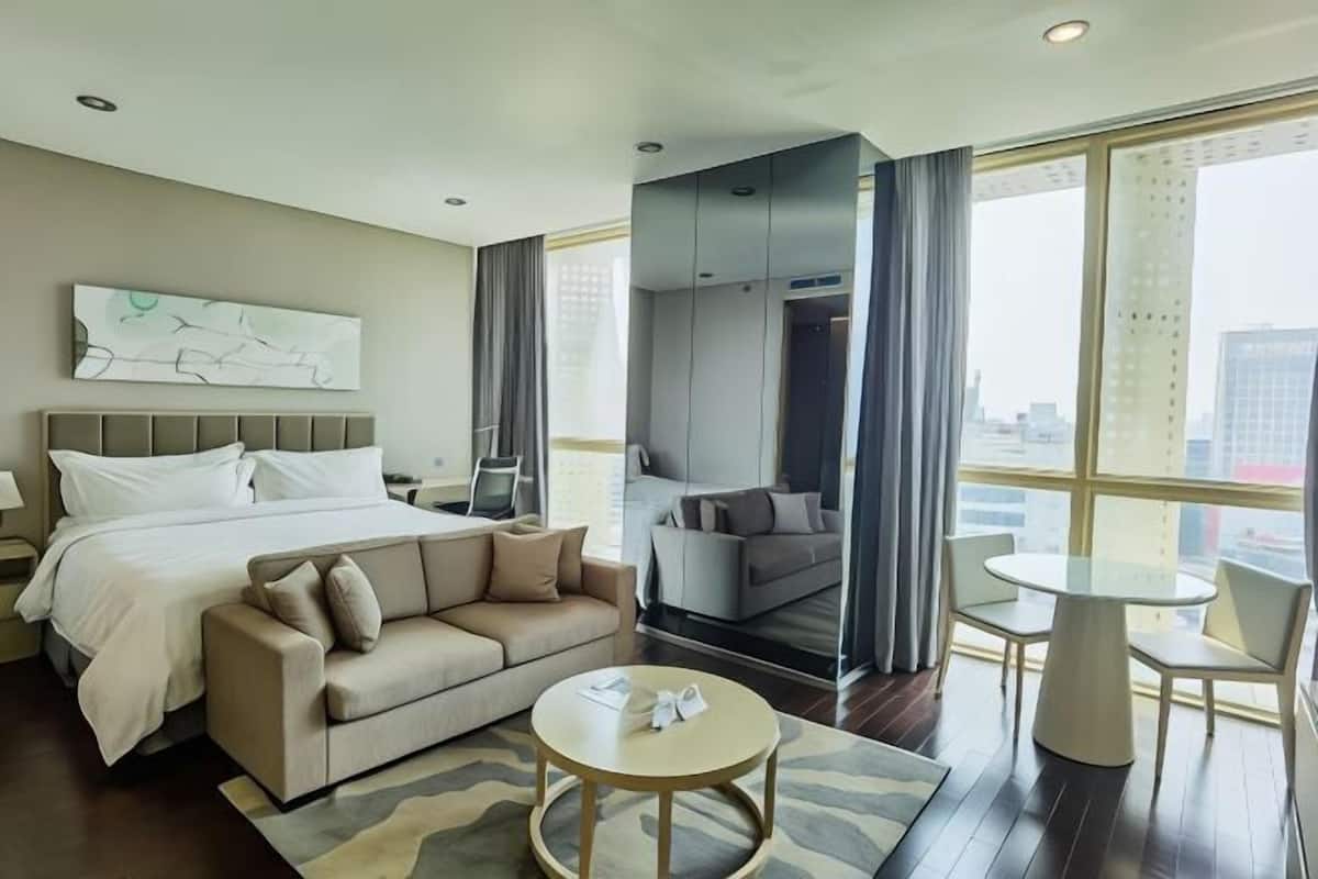 1 bedroom, in-room safe, individually decorated, individually furnished