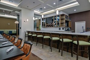 3 bars/lounges