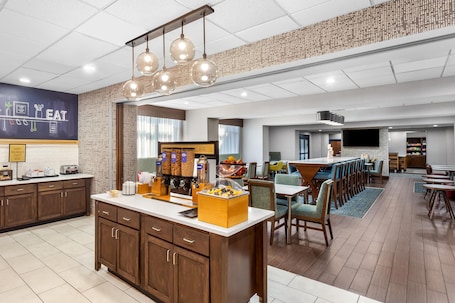 Free daily continental breakfast