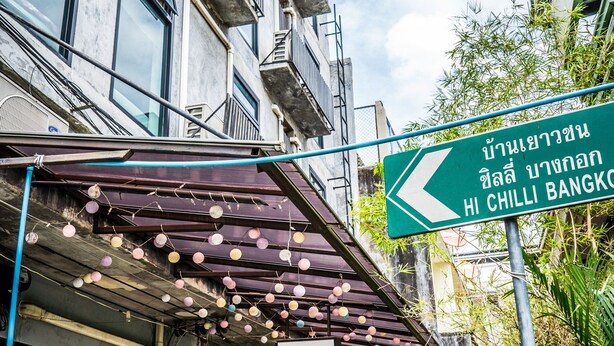 A building with a sign indicating a direction to 'Hi Chilli Bangkok'. - The Chilli Bangkok (Bangkok)